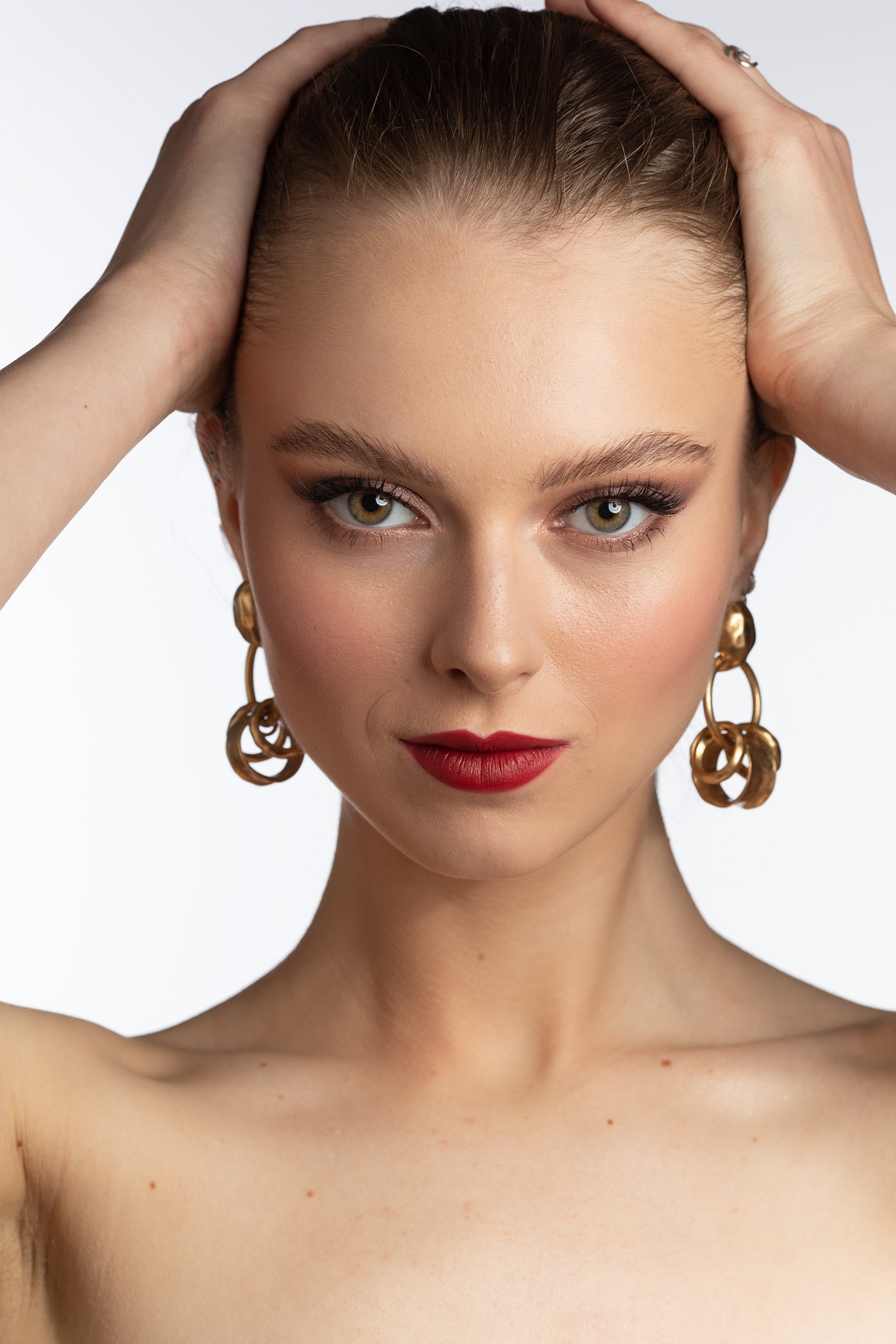 Body Retouching Services 5 Makeup Retouching Before Image
