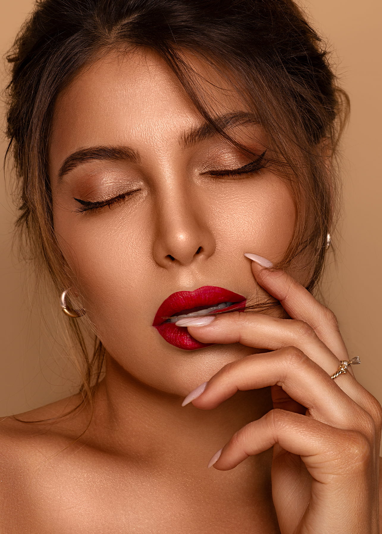 High End Photo Retouching Services 18 High End Skin Retouching and Background Retouching 1